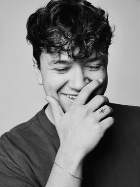 Meet your Posher, Zachary